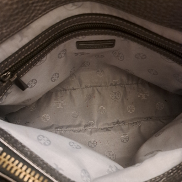 TORY BURCH ROBINSON OPEN DOME SATCHEL IN GUNMETAL PEBBLED LEATHER - Picture 11 of 12